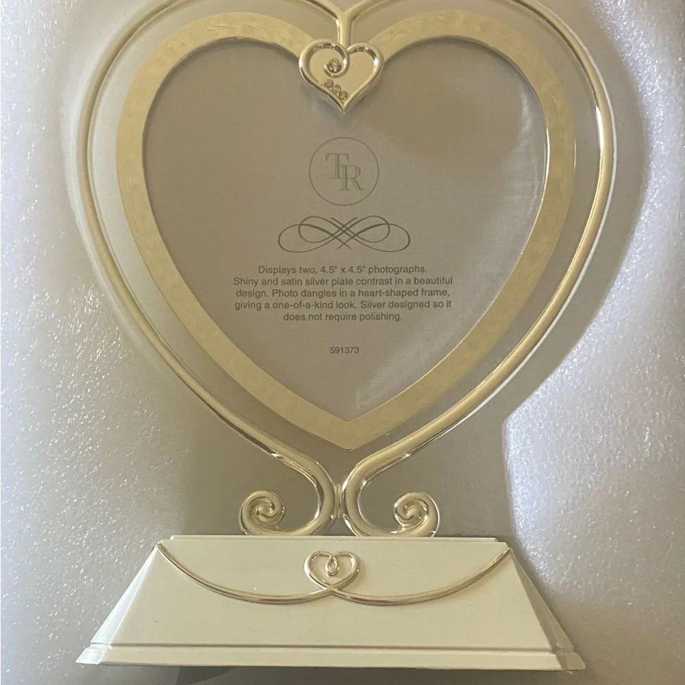 NWOT-THINGS REMEMBERED-SILVER DANGLE PHOTO FRAME